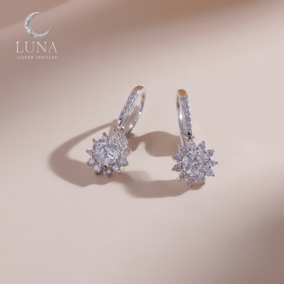 Chọn bông tai bạc Luna hợp mặt